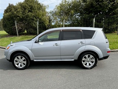 2008 Mitsubishi Outlander - Thumbnail