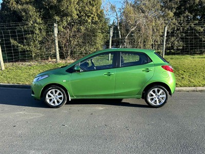 2010 Mazda Mazda2 - Thumbnail