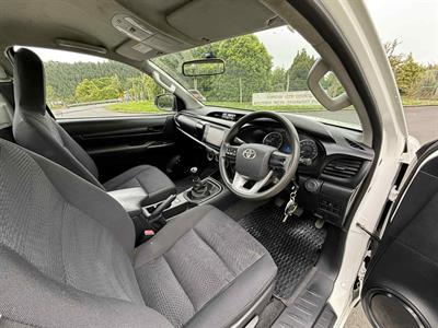 2017 Toyota Hilux - Thumbnail