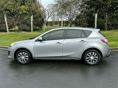 2011 Mazda Mazda3 - Thumbnail