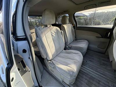 2006 Toyota Estima - Thumbnail