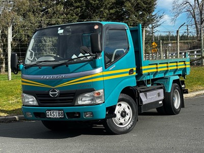 2010 Hino Dutro