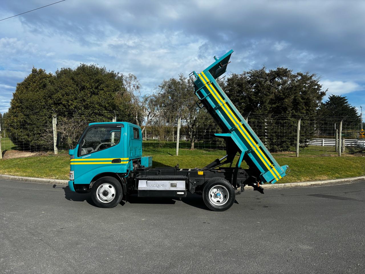 2010 Hino Dutro