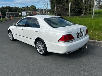 2004 Toyota Crown - Thumbnail
