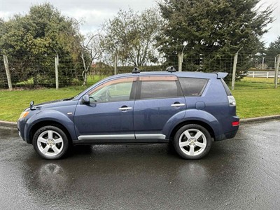 2005 Mitsubishi Outlander - Thumbnail