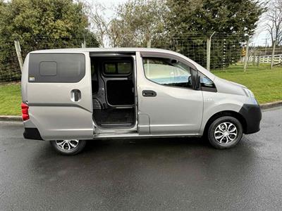 2010 Nissan Nv200 - Thumbnail