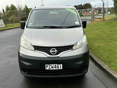 2010 Nissan Nv200 - Thumbnail
