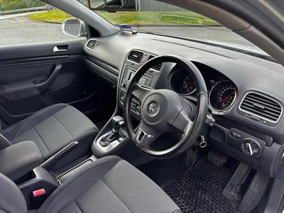 2010 Volkswagen Golf - Thumbnail