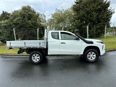 2022 Mitsubishi Triton - Thumbnail