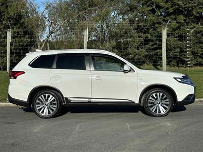 2021 Mitsubishi Outlander - Thumbnail