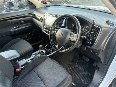 2021 Mitsubishi Outlander - Thumbnail